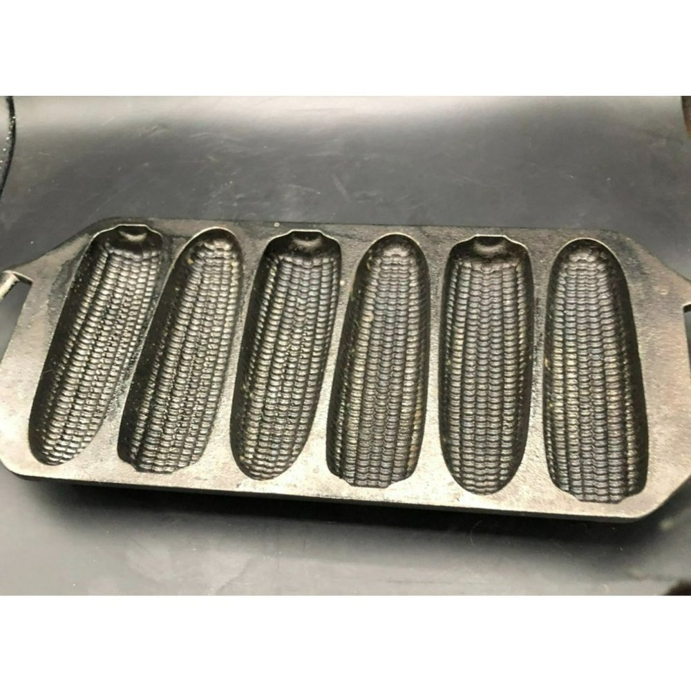 Vintage Lodge Cast Iron Cornbread Pan, 6 cup, Style #1896.